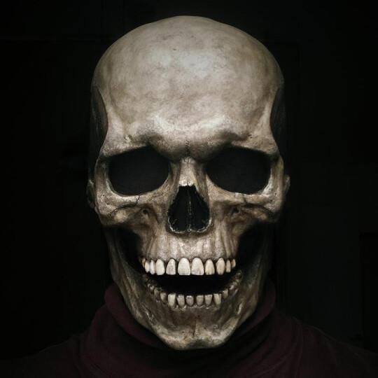 Halloween No Perdona... ¡Consigue la Máscara Calavera Más Aterradora del Año!